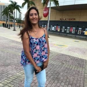 Meet your Posher, Dennisse